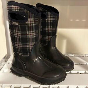 BOGS unisex kids snow boots size 1